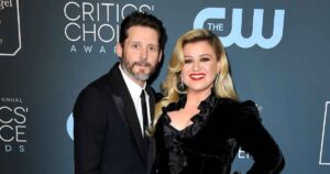 Kelly Clarkson Gives Tearful Performance in Video Taken Days Before Brandon Blackstock’s Death