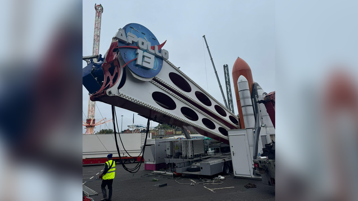 Apollo-13-ride-installation-view