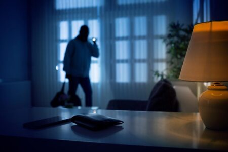 Dear Abby: I suspect my new friend of robbing me while I was on vacation