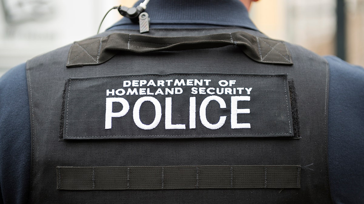 DHS officer