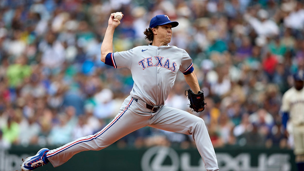 Jacob deGrom fires pitch