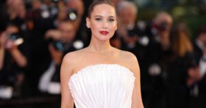 Jennifer Lawrence Kicked Off Cozy Season in 0 Slides — The Look Is Secretly  on Amazon