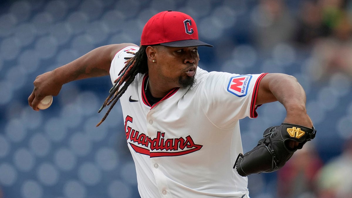 Luis Ortiz throws