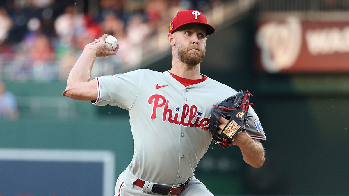 Zack Wheeler throws vs Nationals