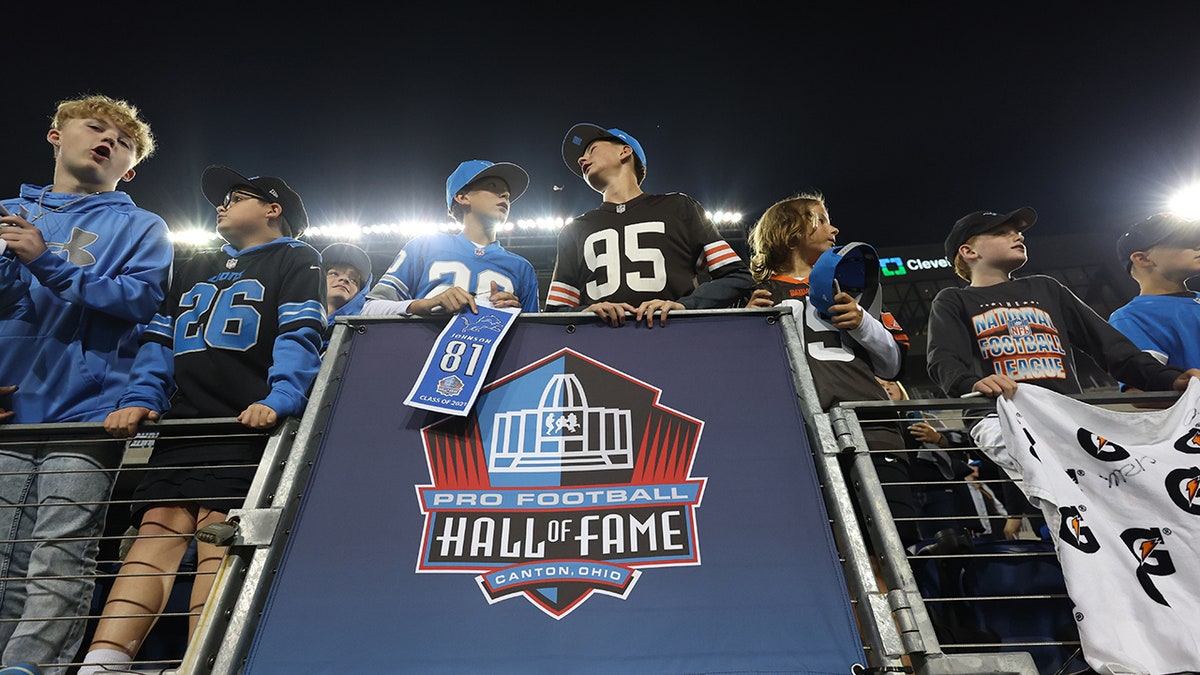 NFL Hall of Fame Game fans before game