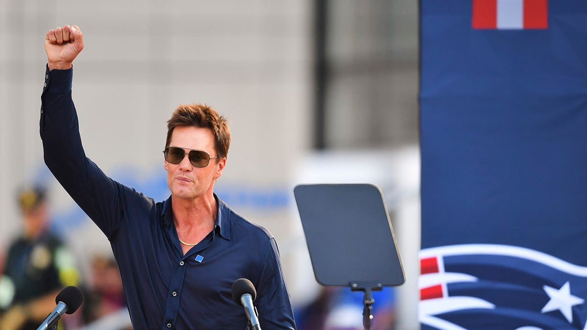 Tom Brady speaks at statue ceremony
