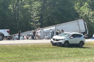 NY tour bus crashes, leaving several dead and injured on trip back from Niagara Falls