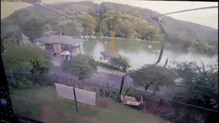 Video captures horrific moment chairlift snaps at Russian resort, sends terrified tourists plummetting