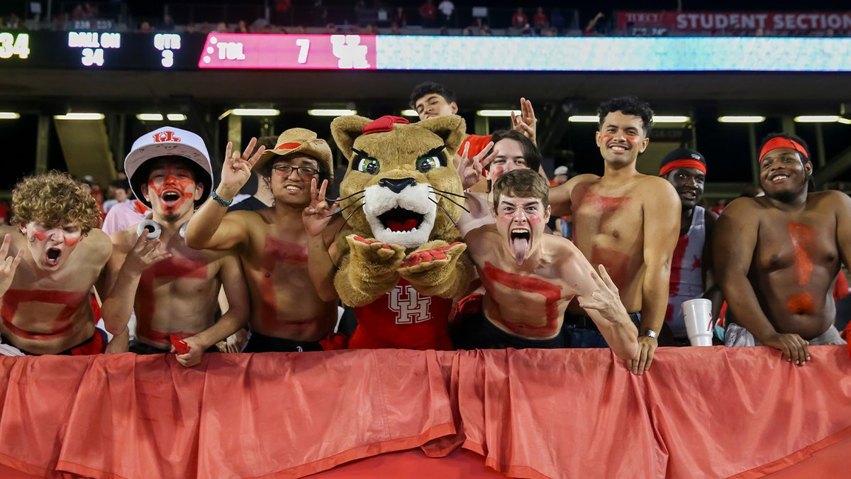Houston Cougars mascot Shasha poses for group photo with student fans