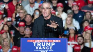 NFL legend Brett Favre talks decision to support Trump, cites trans athletes in girls’ sports
