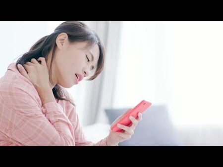 “Text neck”: Are smartphones causing more harm to our bodies than we think?