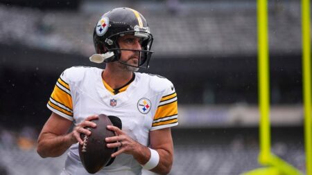 Aaron Rodgers ‘happy to beat everybody associated with the Jets’
