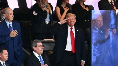 Trump receives warm welcome from Yankees fans, ‘USA’ chants break out at stadium