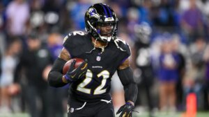 Ravens’ Derrick Henry slams helmet, flails on bench following costly fumble vs Lions