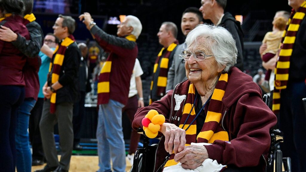 Sister Jean Schmidt retires as Loyola Chicago basketball chaplain due to health concerns