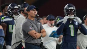 Seahawks’ interception turns into fumble after defender runs into own teammate