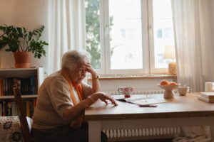 Dear Abby: How do I cut off a friend who shows no interest in my life?