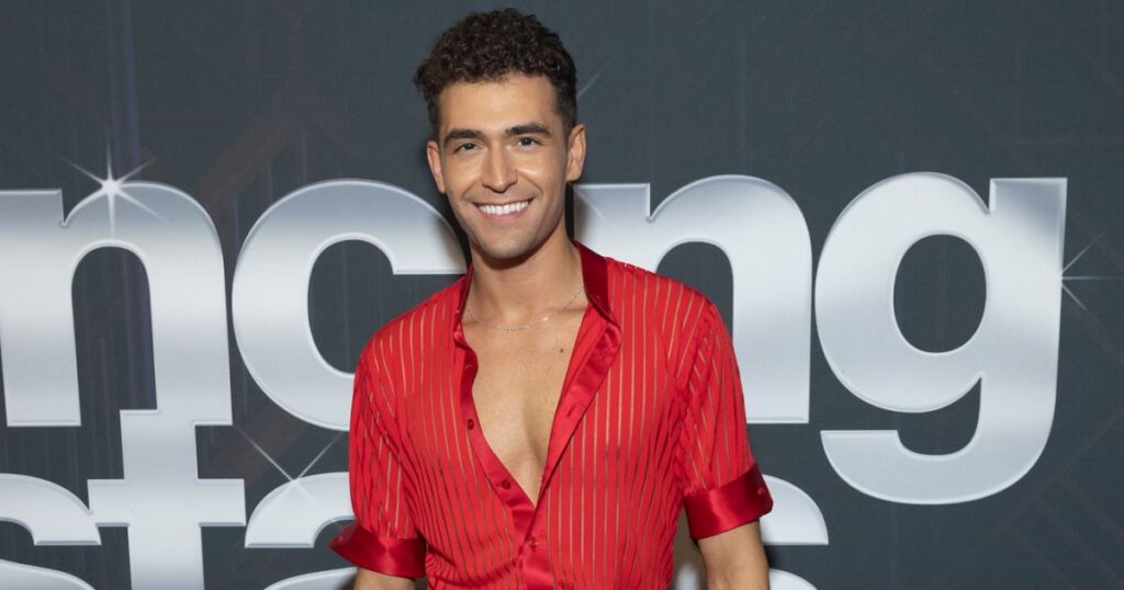 Dancing With the Stars’ Ezra Sosa Responds to Criticism Over His Choreography: ‘It Makes Me Better’
