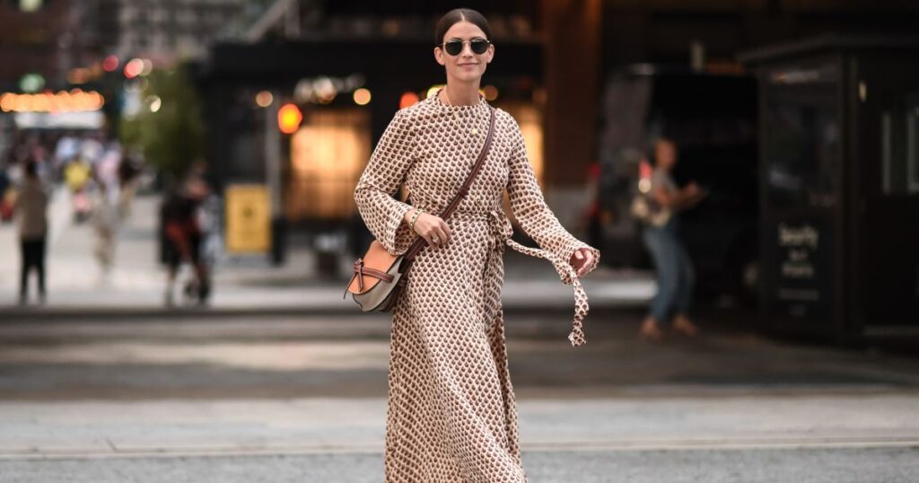 17 Slimming Fall Maxi Dresses That Hide the Tummy While Looking Expensive — From 