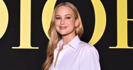 Jennifer Lawrence Swapped Sneakers for These Comfy, Fall-Ready Flats — The  Look