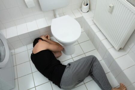 Dear Abby: The man I was dating overdosed and died in my bathroom