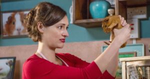 5 Must-Watch Dramedy Shows You Should Stream in September 2025: ‘Fleabag’ and More