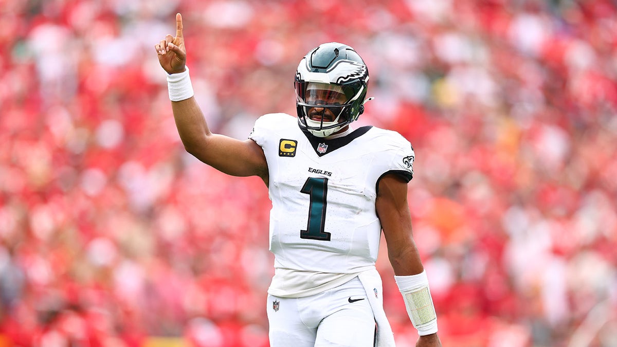 Jalen Hurts points to the sky