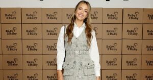 Jessica Alba’s Tweed Dress Is the Perfect Preppy Fall Outfit — And the Style Is Just 