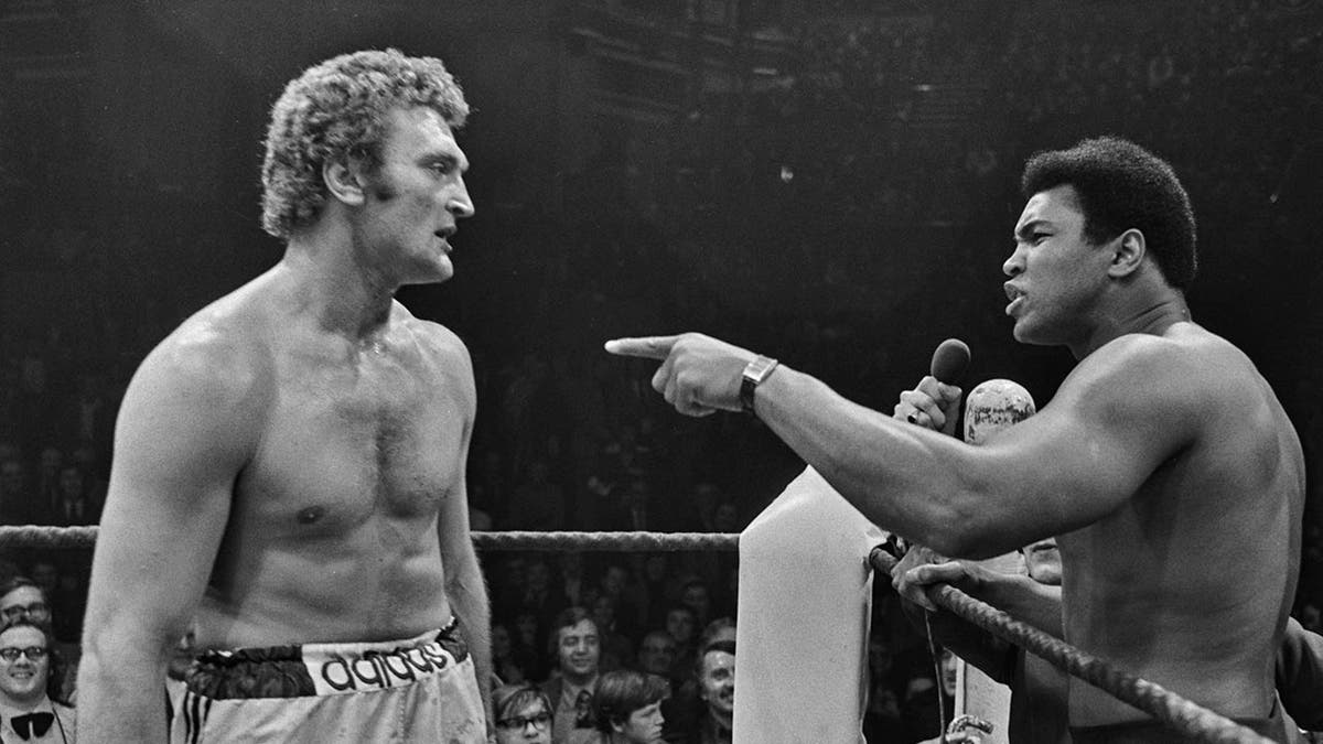 Muhammed Ali talks to Joe Bugner