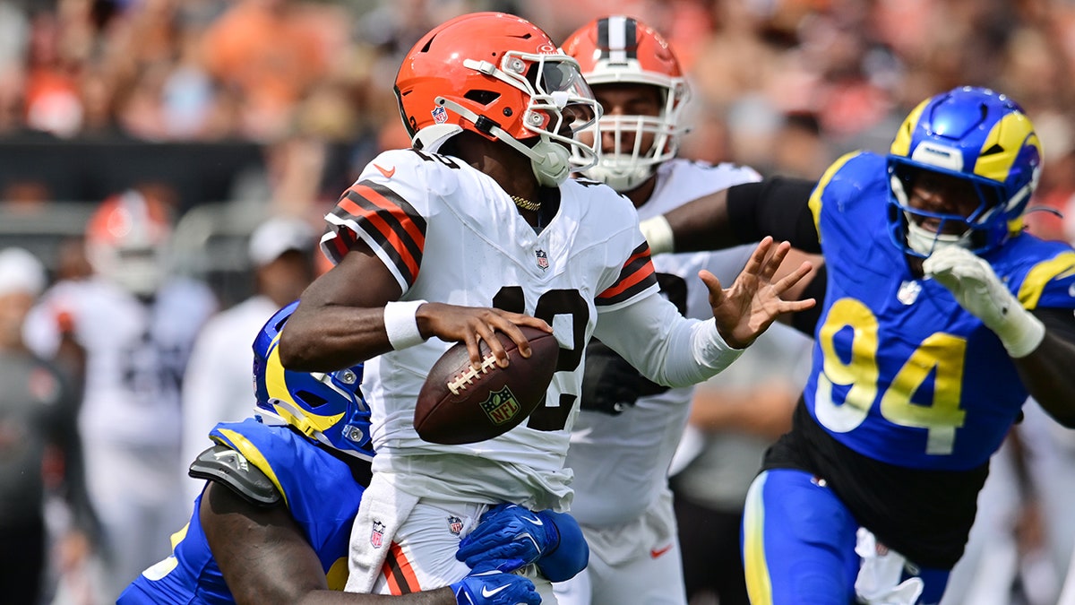 Shedeur Sanders tackled