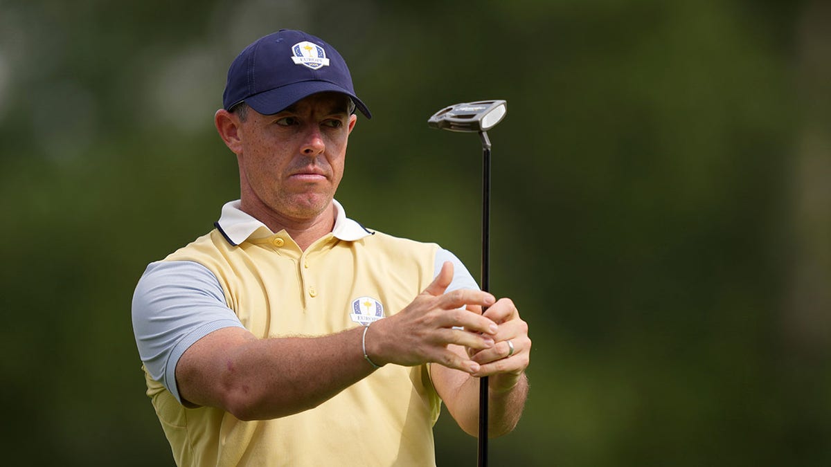 Rory McIlroy lines up a putt