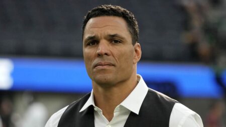 Tony Gonzalez critiques Russell Wilson’s NFL career amid benching, questions Hall of Fame prospects