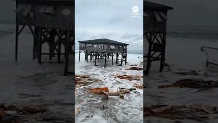 Powerful waves destroy homes In North Carolina
