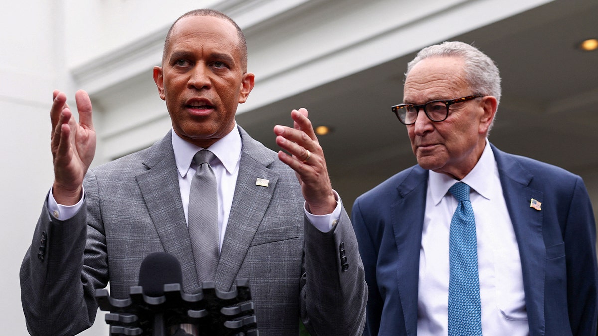 Hakeem Jeffries and Chuck Schumer speak to the press.