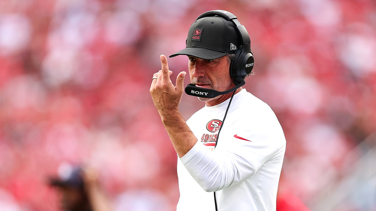 Kyle Shanahan calls a play