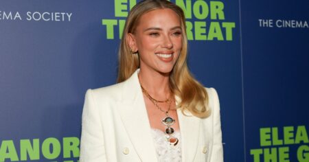 Scarlett Johansson Adores This Chic Fall Lip Shade That Should Be in Everyone’s Bag