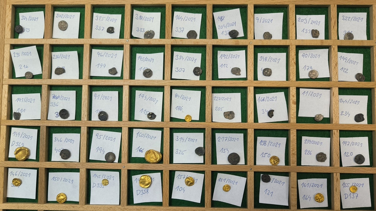 Display on coin hoard