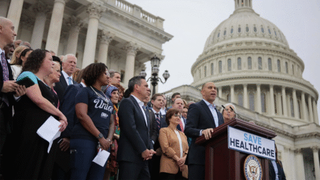 Dems fundraise off government shutdown as Hakeem Jeffries urges supporters to ‘keep the faith’