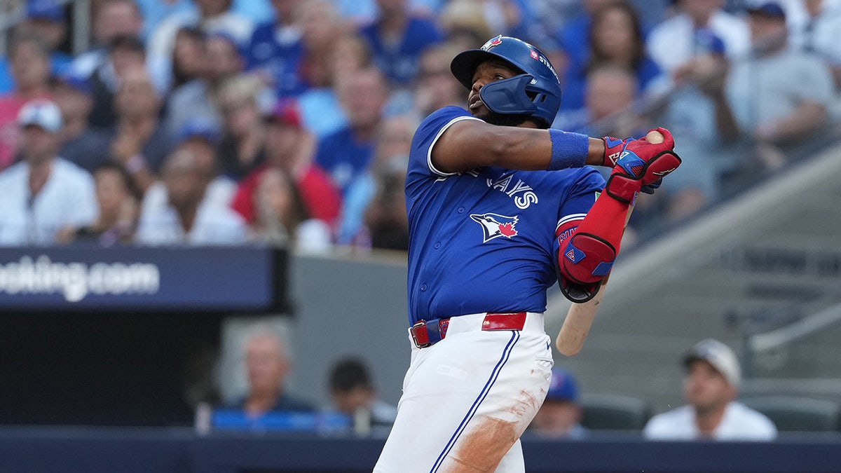 Vladdy Jr hits home run