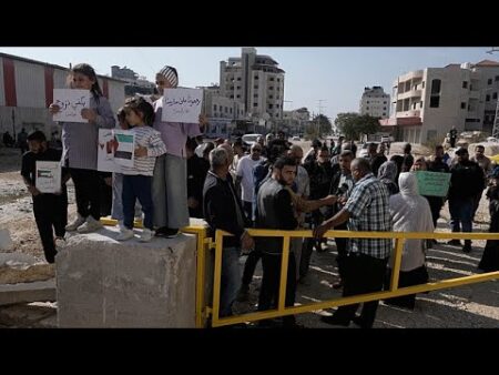 Denial of return by Israel to Palestinians in West Bank a war crime, HRW says Denial of return by Israel to Palestinians in West Bank a war crime, HRW says