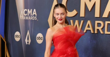 Kelsea Ballerini Walks 2025 CMA Awards Red Carpet Solo in Fiery Dress After Chase Stokes Reunion