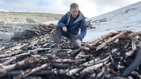 Melting mountain ice reveals ‘rare’ 1,500-year-old hunting facility still smelling of reindeer Melting mountain ice reveals ‘rare’ 1,500-year-old hunting facility still smelling of reindeer