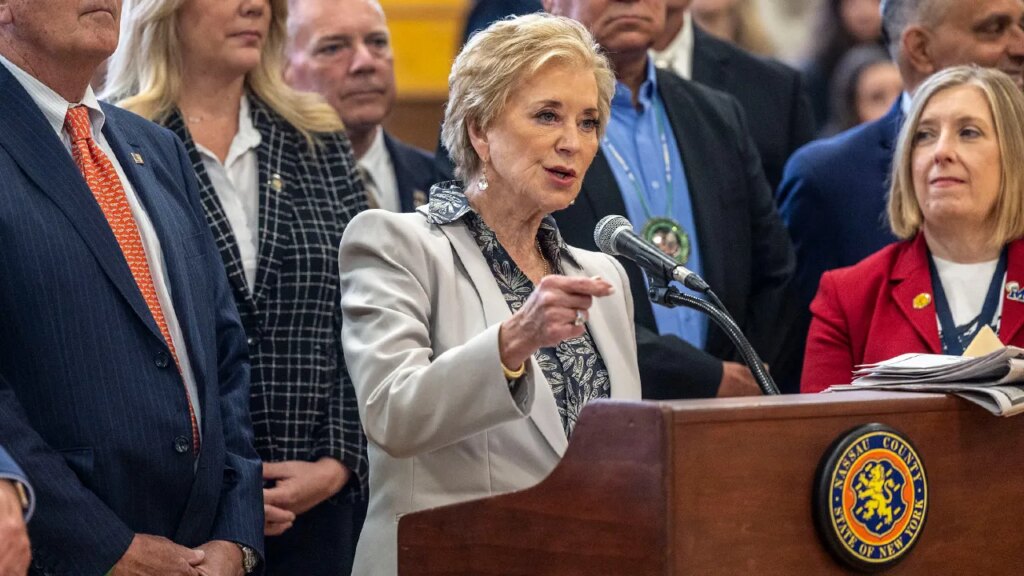 Trump admin drops hammer on ‘ghost students,’ claws back B from alleged loan scammers Trump admin drops hammer on ‘ghost students,’ claws back B from alleged loan scammers