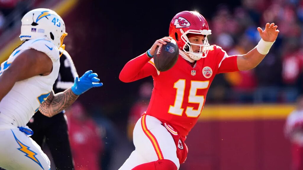 Patrick Mahomes suffers brutal knee injury as Chiefs eliminated from playoff contention Patrick Mahomes suffers brutal knee injury as Chiefs eliminated from playoff contention