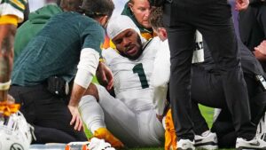 Packers lose Micah Parsons for season after torn ACL injury