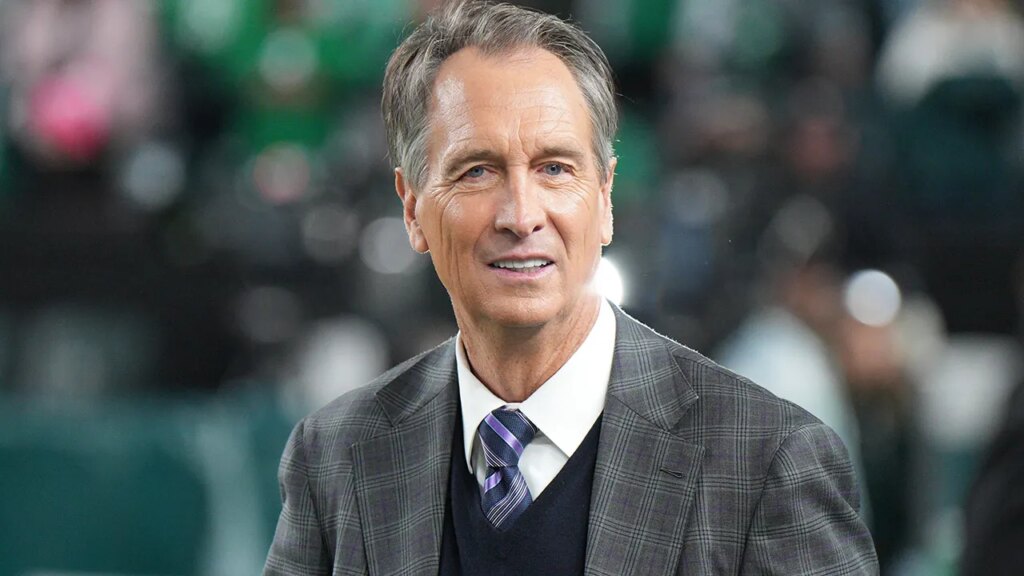Cris Collinsworth faces scrutiny for mentions of Cowboys player’s suicide Cris Collinsworth faces scrutiny for mentions of Cowboys player’s suicide