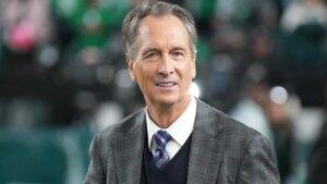 Cris Collinsworth faces scrutiny for mentions of Cowboys player’s suicide Cris Collinsworth faces scrutiny for mentions of Cowboys player’s suicide