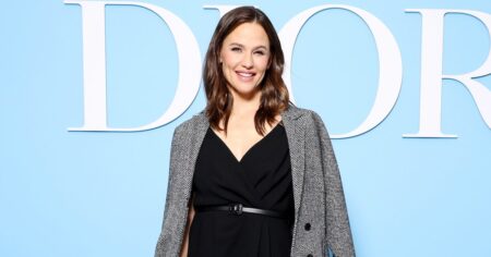 Jennifer Garner’s Roomy Winter Tote Is at Least ,000 — So We Found the Look for Only Jennifer Garner’s Roomy Winter Tote Is at Least ,000 — So We Found the Look for Only