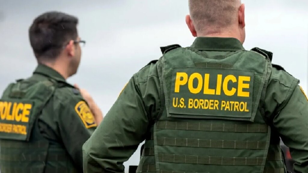 US Border Patrol agent kills suspected cartel smuggler after ‘struggle’ near Texas riverbank US Border Patrol agent kills suspected cartel smuggler after ‘struggle’ near Texas riverbank