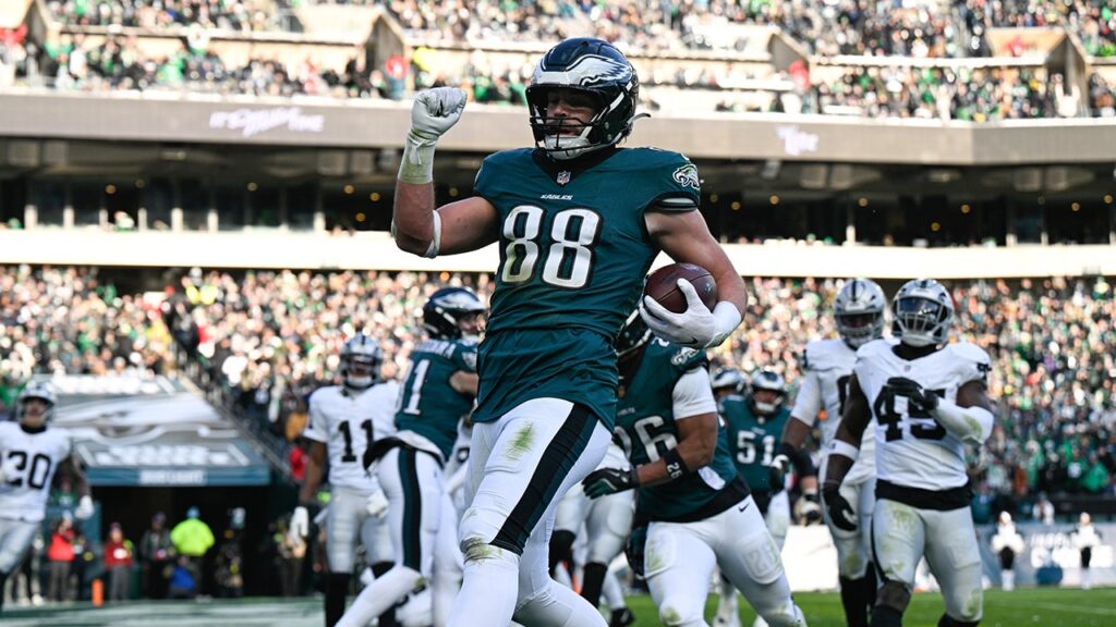 Eagles rout Raiders to snap 3-game losing streak as Dallas Goedert scores two touchdowns Eagles rout Raiders to snap 3-game losing streak as Dallas Goedert scores two touchdowns